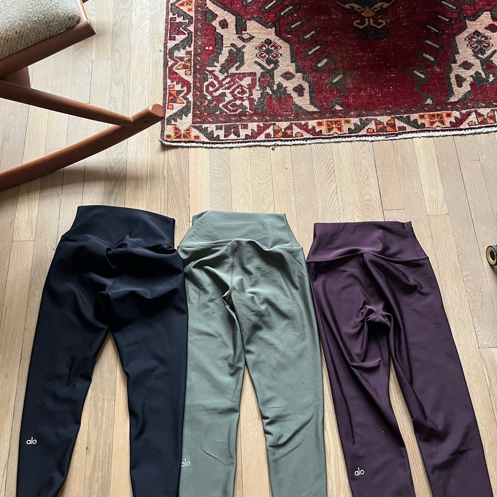 ALO Yoga Airlift Capri 21” Size S Small Leggings - Black, Green, and Purple